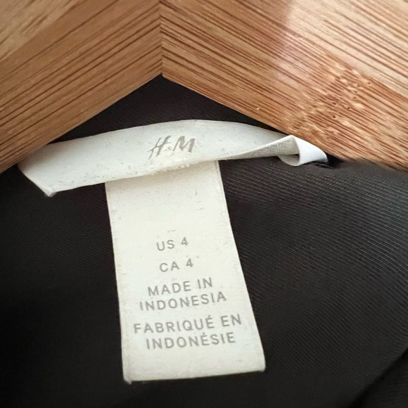 H & M Wide Leg Cargo Jumpsuit in Khaki Green. Size 4 - Picture 7 of 8